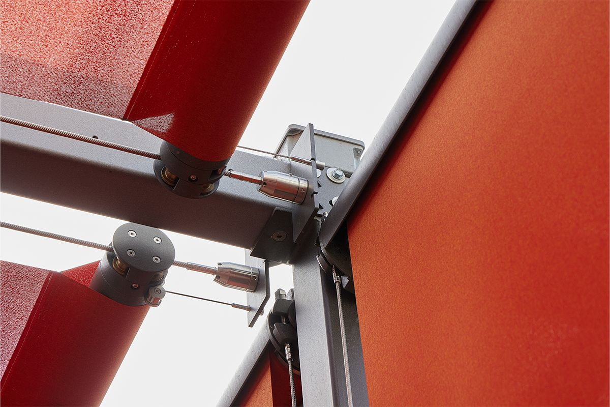 Dettaglio del tessuto e dell'ingranaggio Starscreen arancione per schermature solari e privacy